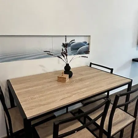 Lovers From Heated Pool דירה