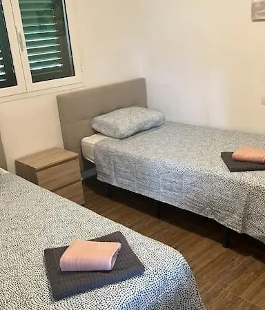 Lovers From Heated Pool מספאלומס